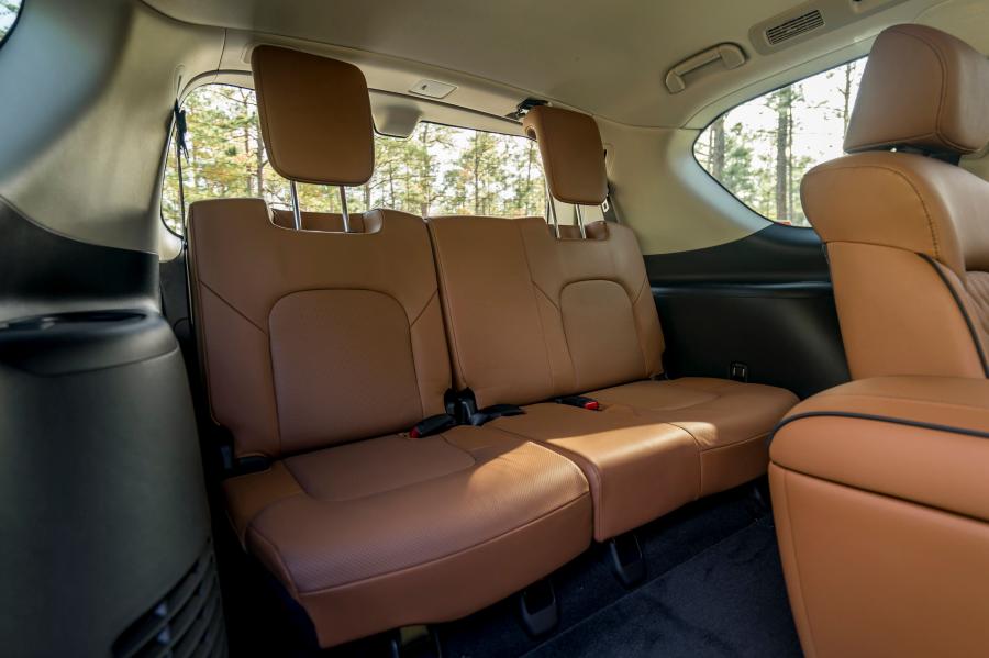 Интерьер Infiniti QX80 5.6 2018 года  (фото 71 из 117)